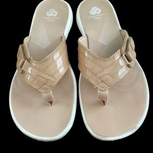 Clarks Cloudsteppers Thong Sandals size 8